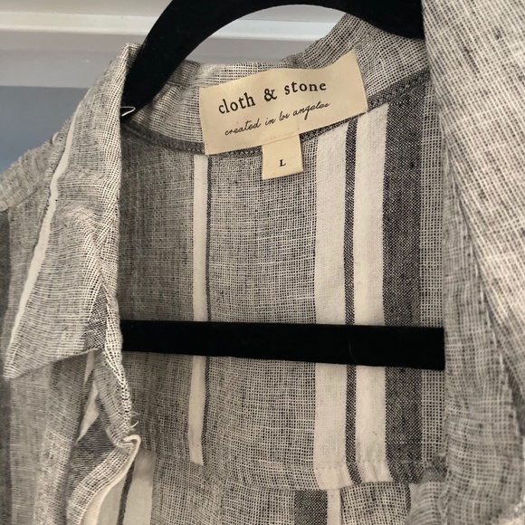 Cloth & Stone tie front tank L - Picture 2 of 3